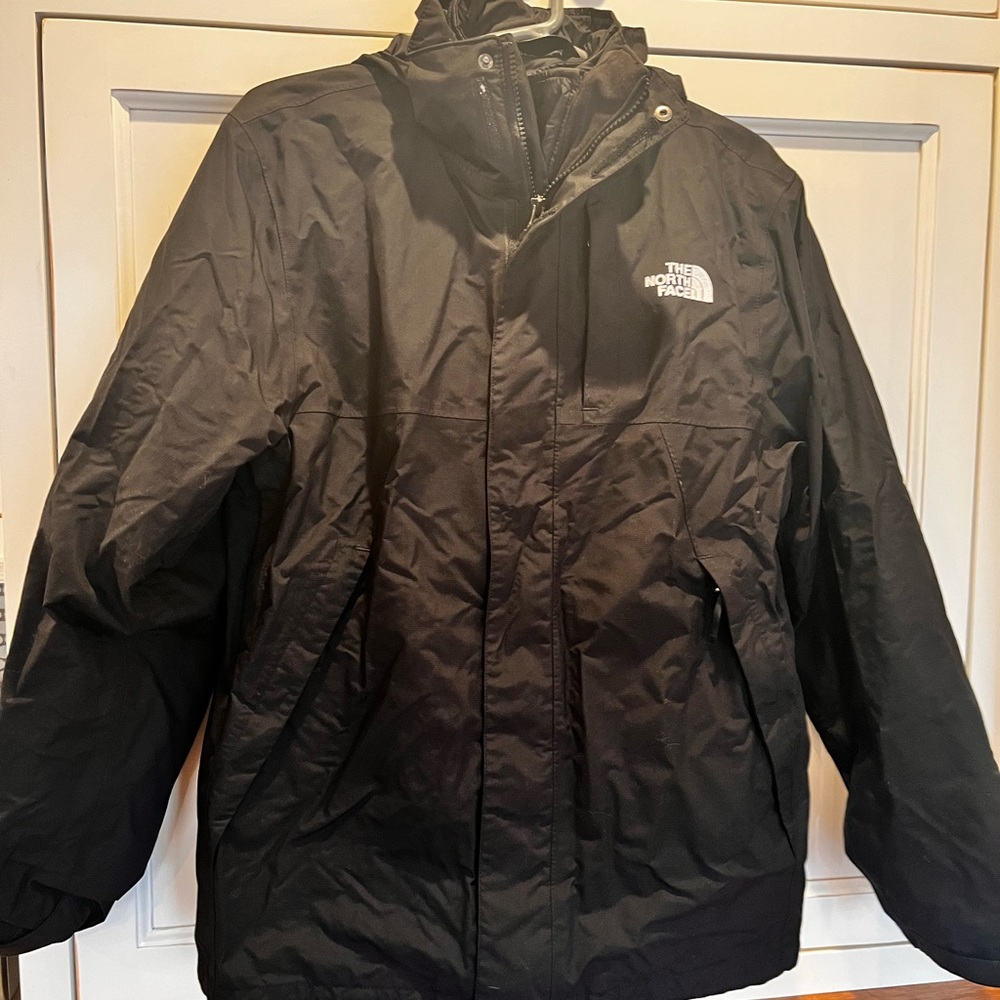 Men’s Northface Ski Jacket w/ Zip out lining. Used Excellent condition.